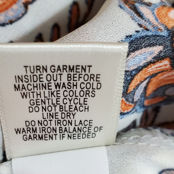 LAST Lace Top Jacquard Plus Sleeveless Self Esteem - Picture 6 of 9